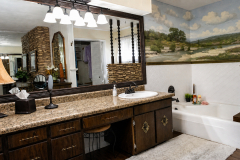 rocky-overlook-bathroom-tub-and-mural-1280x720-1