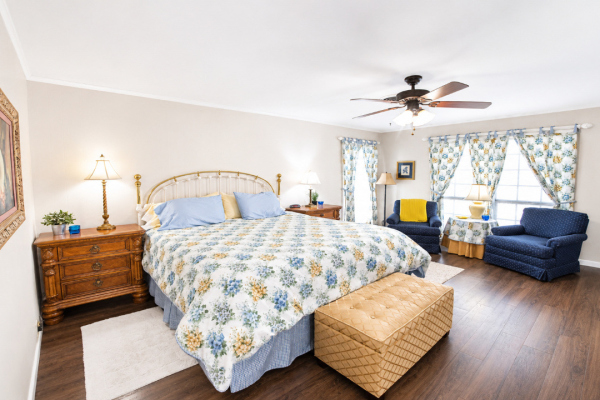 rocky-overlook-floral-bedroom-1280x720-1