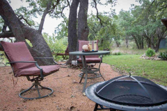 dine-al-fresco-at-palette-pad-grill-area