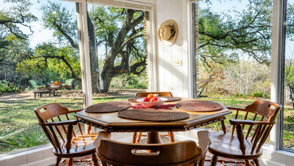 palette-pad-dining-table-1280x720-1