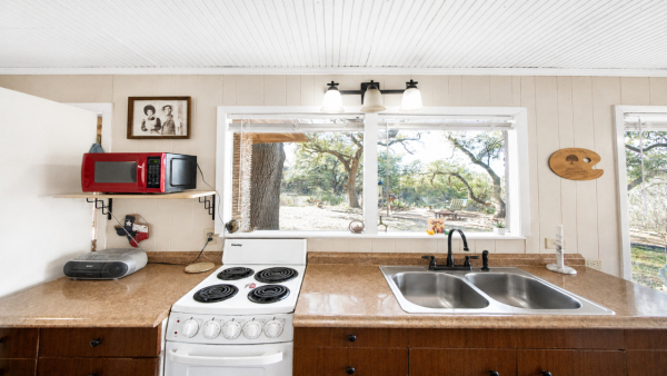 palette-pad-kitchen-from-bar-1280x720-2