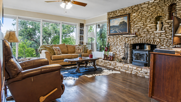 palette-pad-living-room-looking-north-1280x720-1