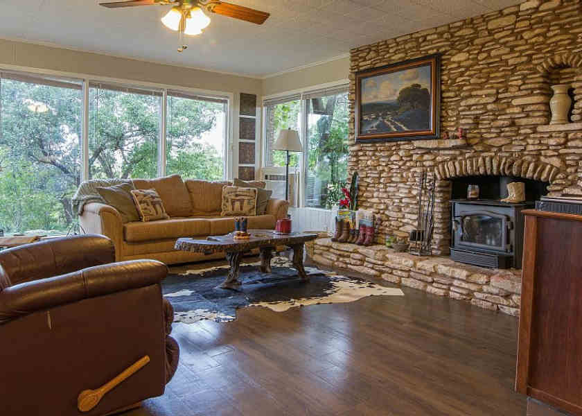 Enjoy Palette Pad's Views From Floor-to-Ceiling Windows